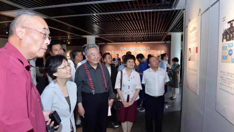 今日“民革前辈在1949年前后”图片史料展在沪开幕