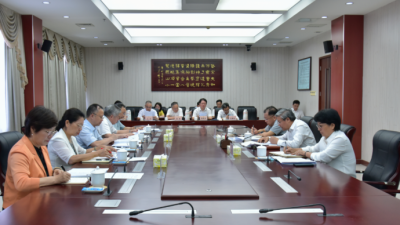 海南省政协召开主席会议，李荣灿主持会议并讲话