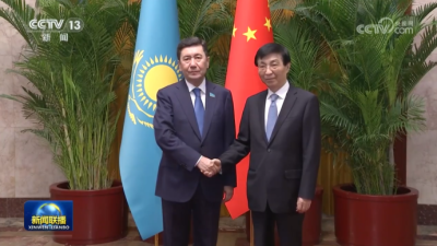 王沪宁会见哈萨克斯坦议会下院议长科沙诺夫