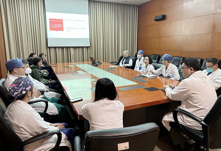 九三学社上海交通大学医学院委员会新华支社集体观看会议直播。