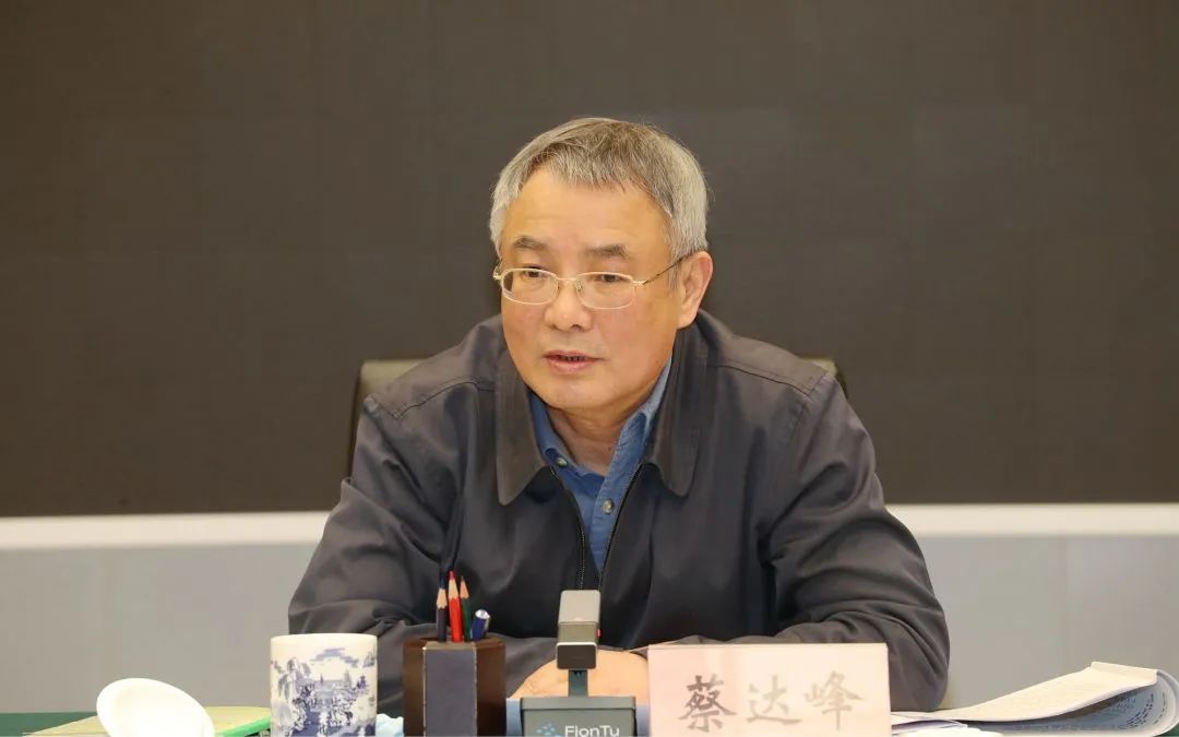 全国人大常委会副委员长、民进中央主席蔡达峰在座谈会上讲话