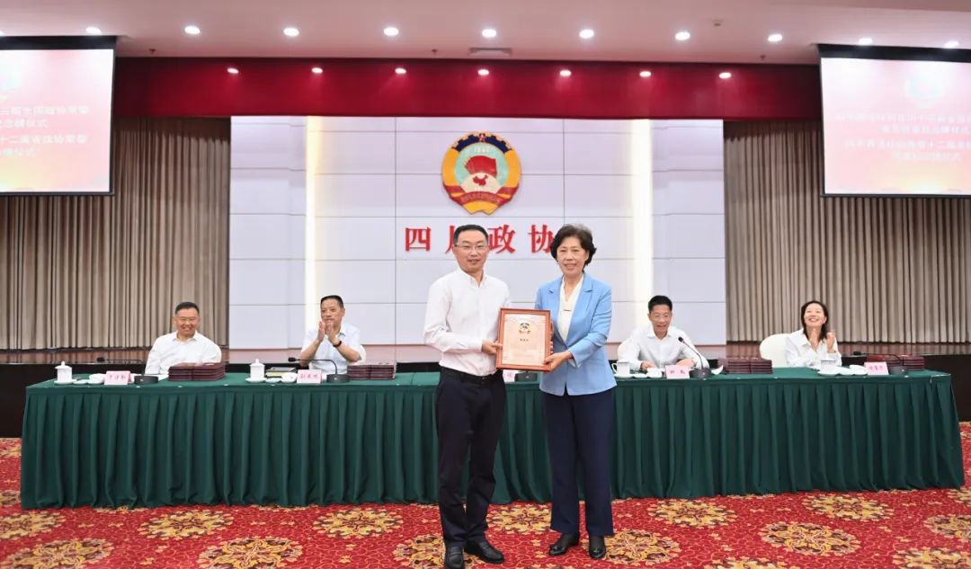图为仪式现场。记者 张聪 摄