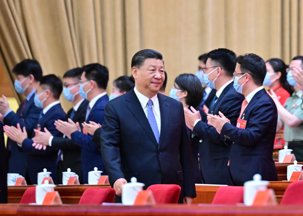 6月19日,中国共产主义青年团第十九次全国代表大会在北京人民大会堂开幕。这是中共中央总书记、国家主席、中央军委主席习近平步入会场。新华社记者 翟健岚 摄