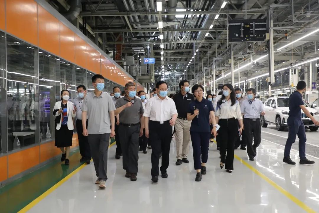 调研组在华晨宝马沈阳铁西工厂调研
