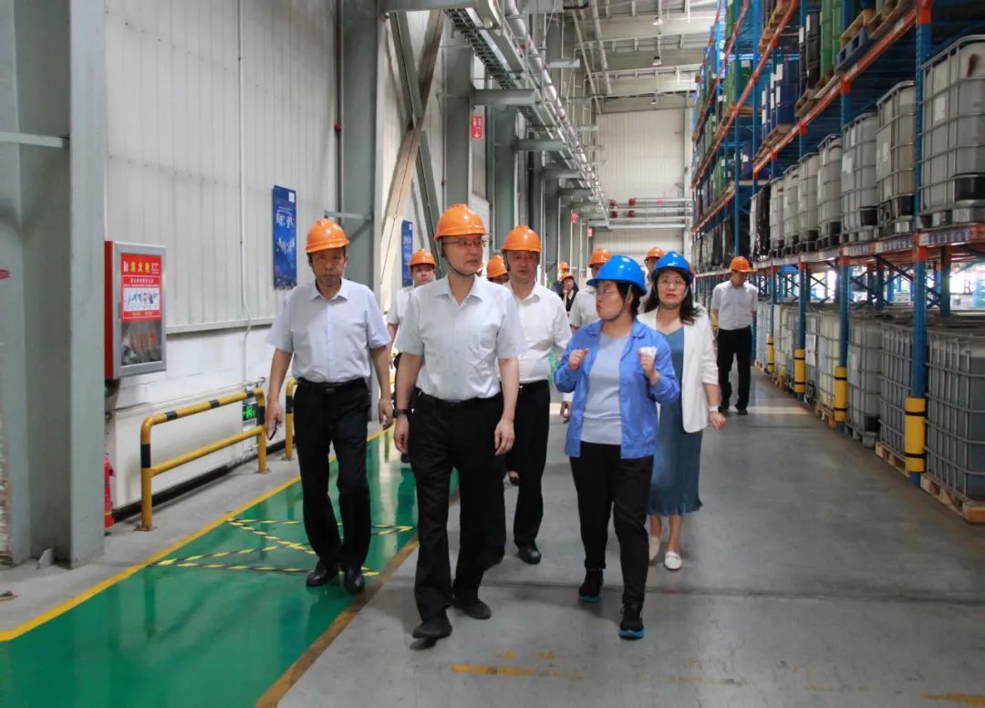 7月19日，省政协主席周波在营口福斯油品有限公司调研。