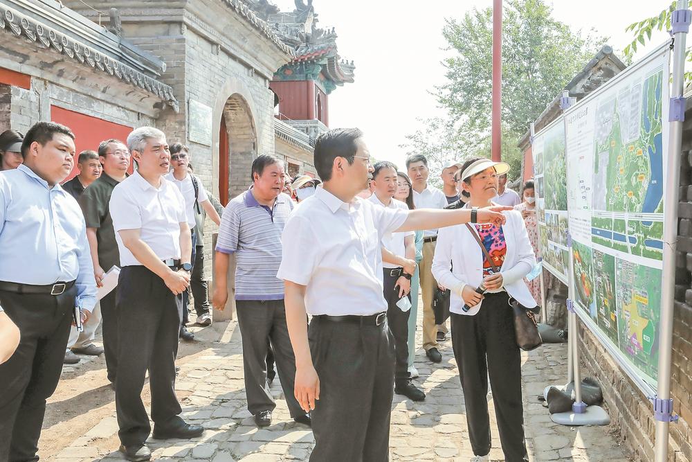 昌平区政协组织“沉浸式视察+体验式参与”赴白浮泉遗址公园(二期)实地调研。