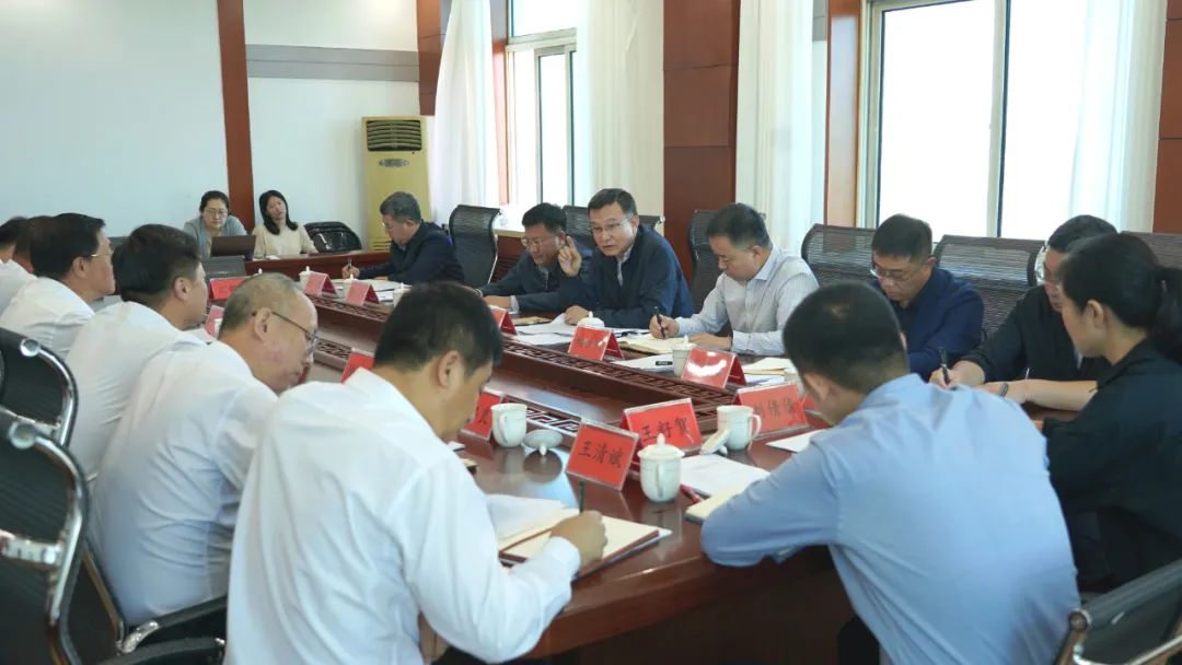 9月20日,辽宁省政协主席周波在抚顺市新抚区信访局调研并主持召开信访工作座谈会。