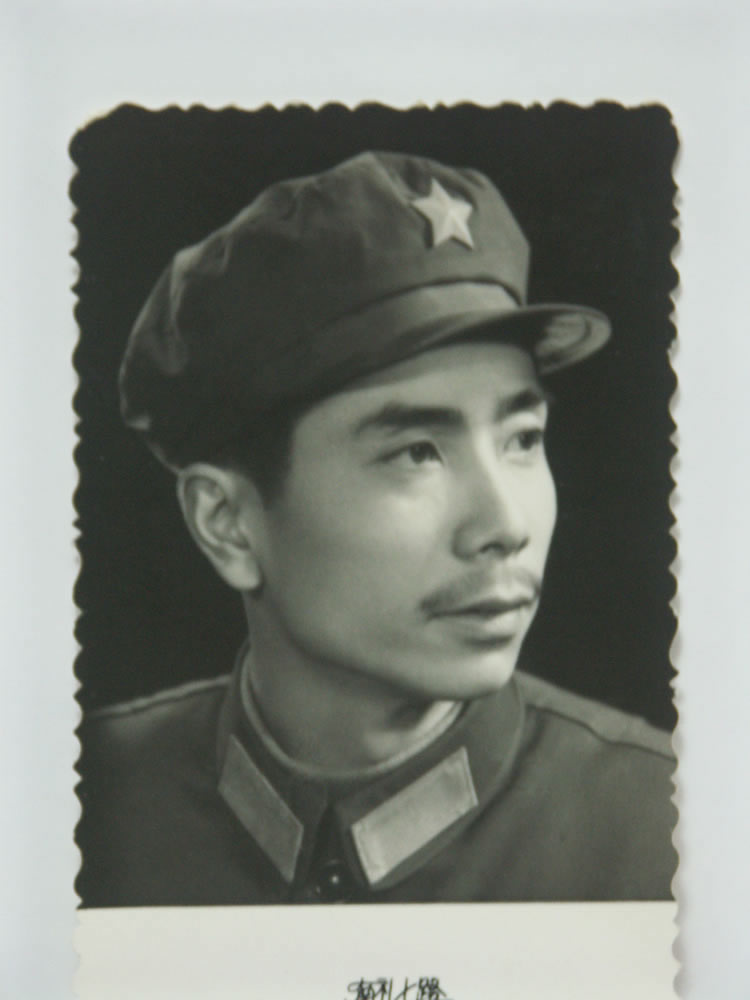 1976年,当兵时期的周令飞。
