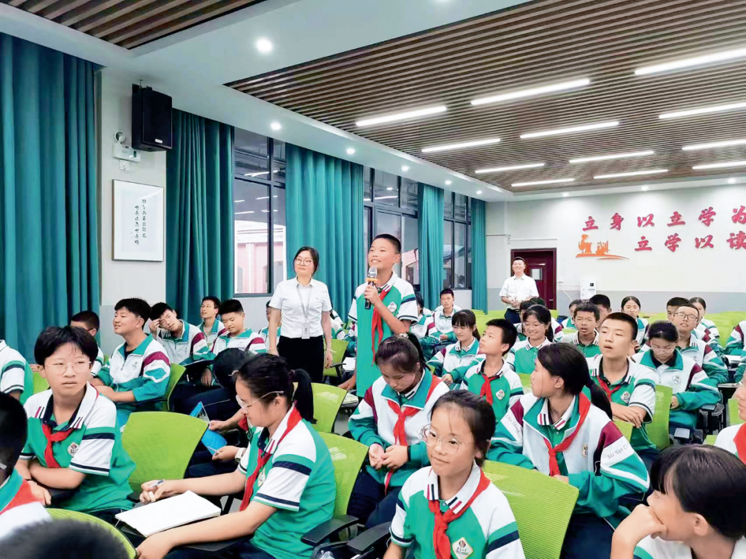 2023年9月25日下午，全国政协“科普万里行”活动现场，一名学生向赵小津委员提问。（全国政协教科卫体委员会办公室供图）