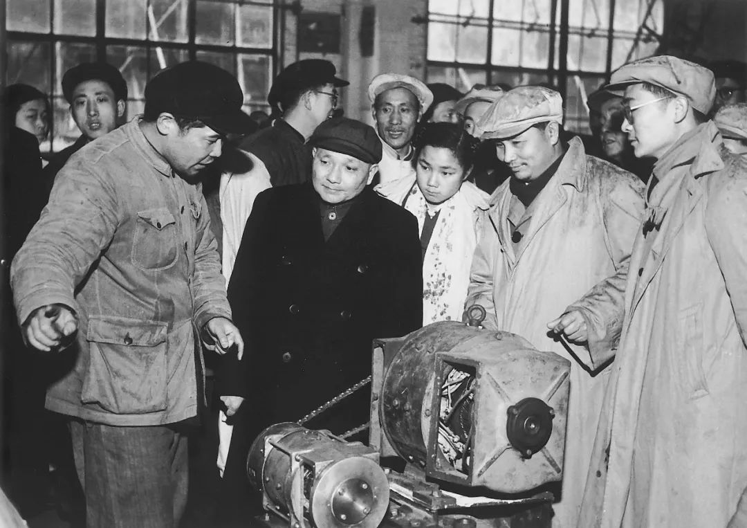 1959年2月16日，邓小平视察上海电机厂