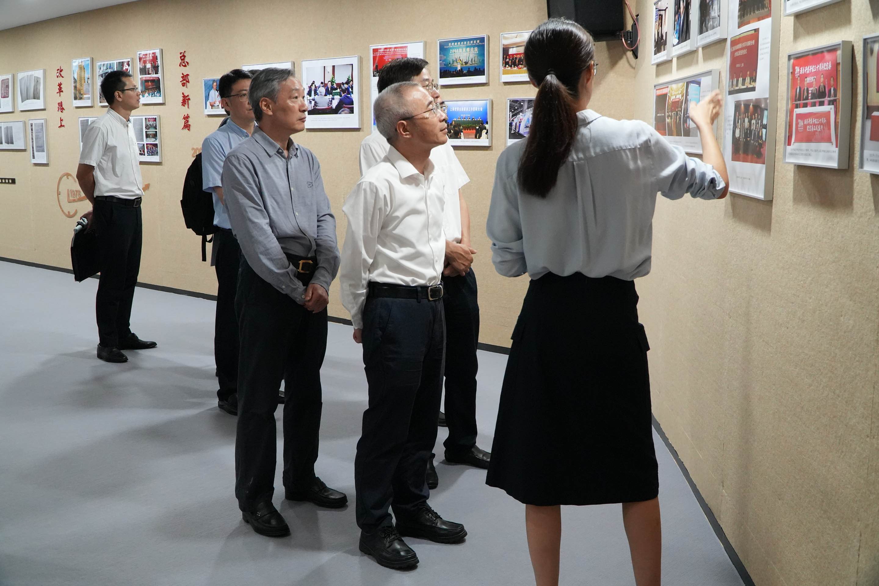 参观中国人民银行上海总部