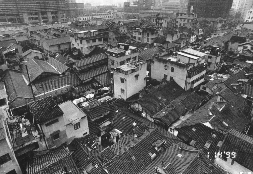 苏州河边的居民区旧照。  上海普陀区长寿街道 供图