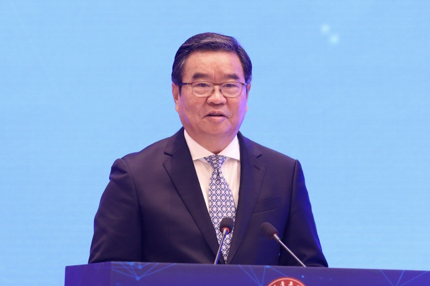 何报翔出席开幕会并讲话