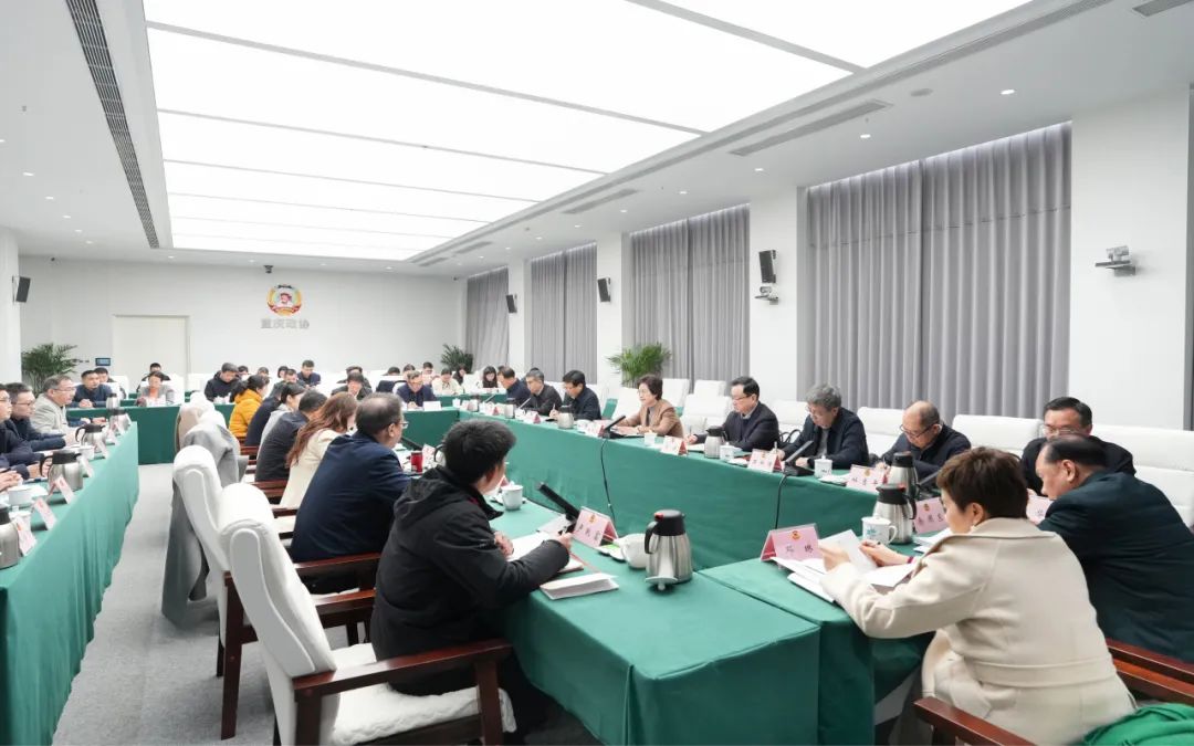 2月26日,市政协召开全国两会行前座谈会。柯俊彬 摄