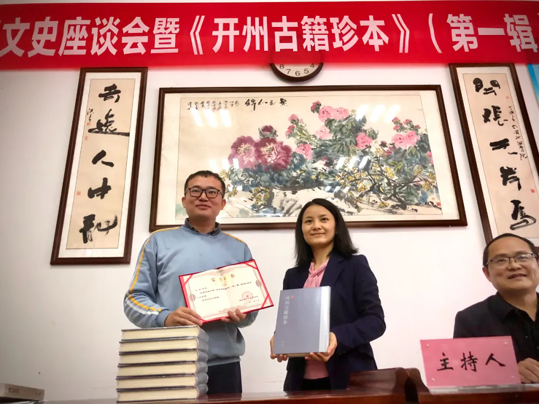▲记为家乡守护文脉的著书人马利 开州日报记者熊瑛/图