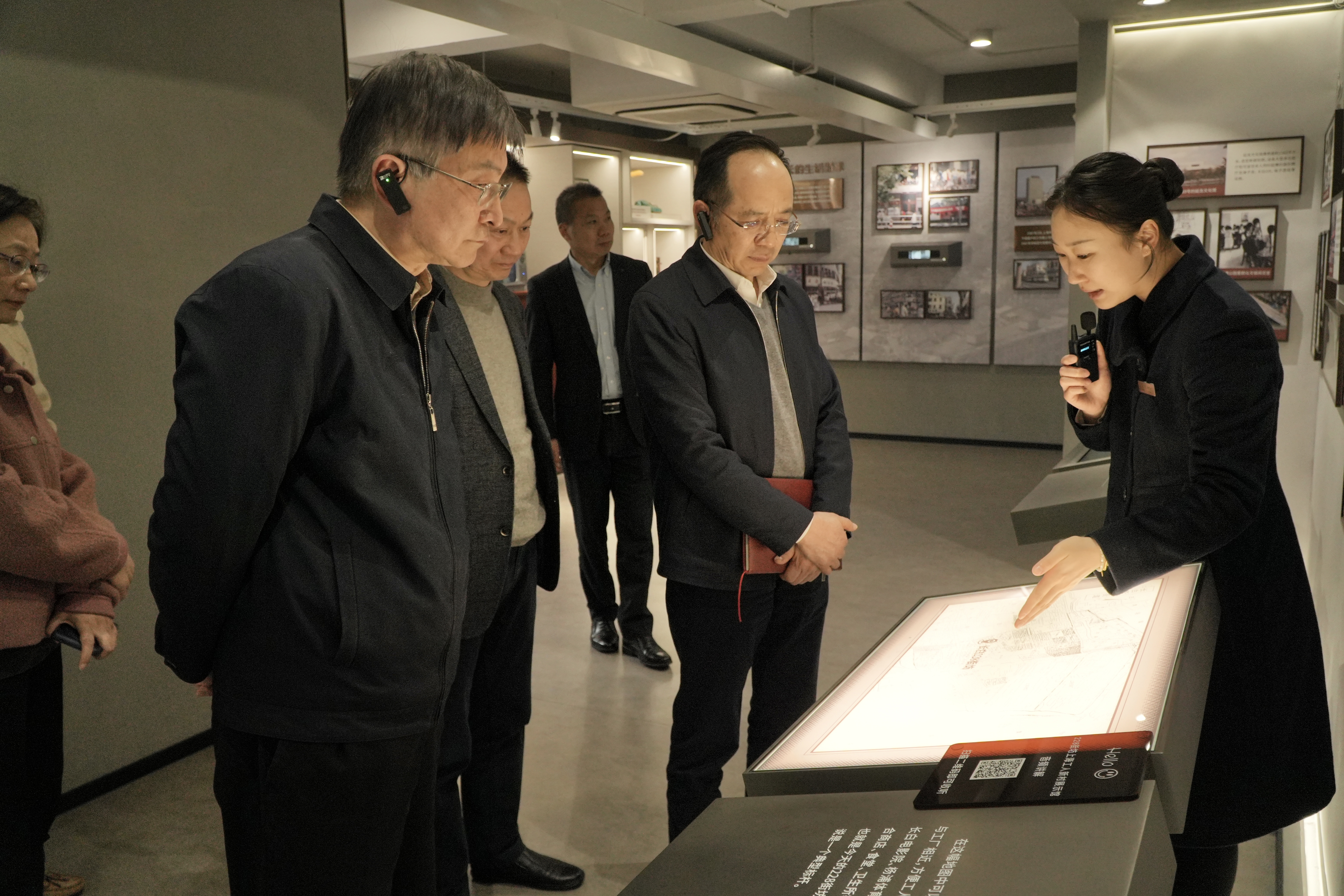 参观228街坊上海市工人新村展示馆