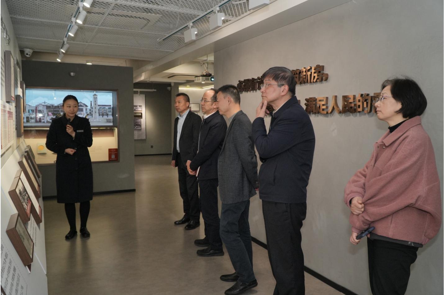 参观228街坊上海市工人新村展示馆