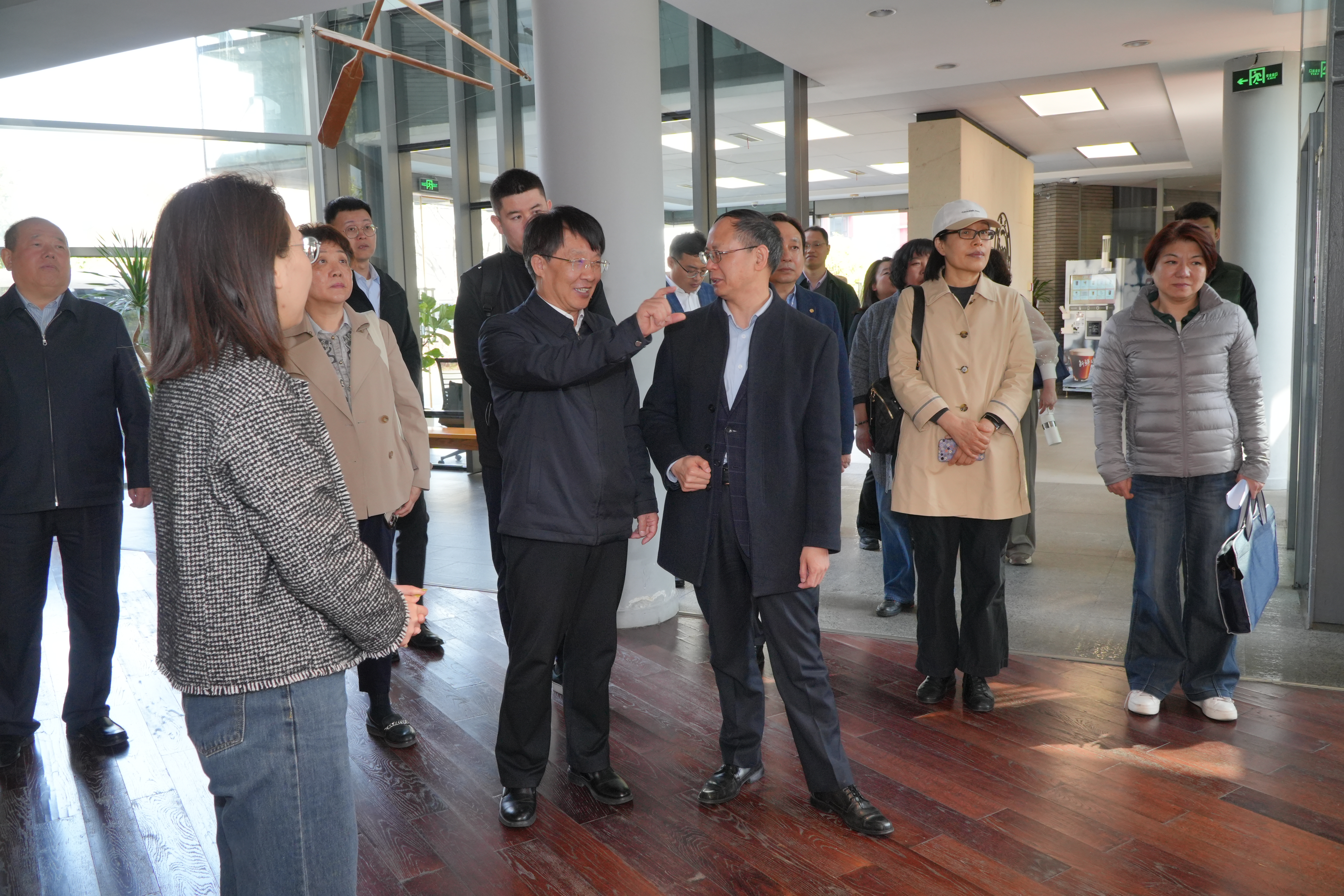 考察组调研同济大学