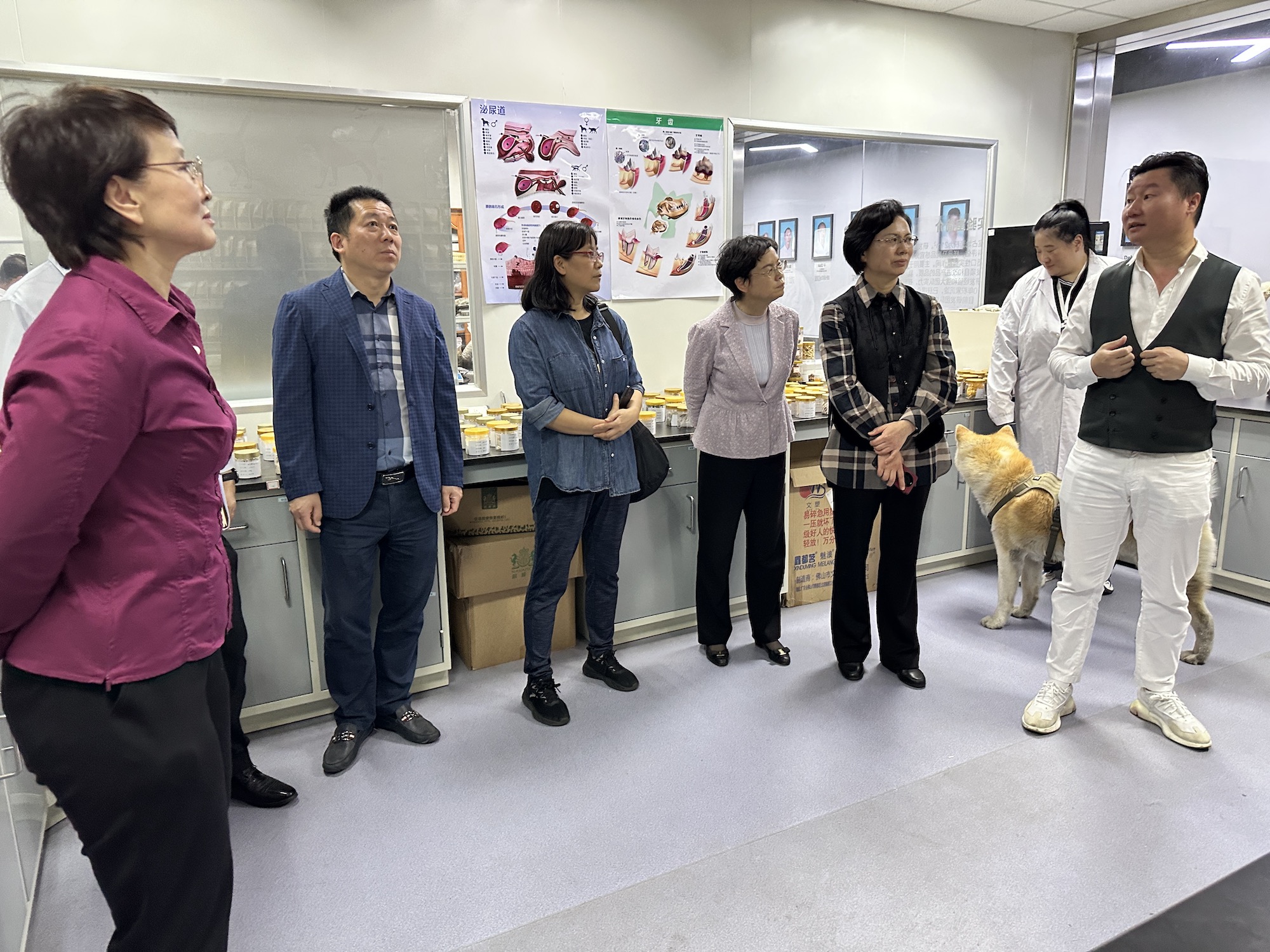 调研组在上海耐威克宠物用品有限公司