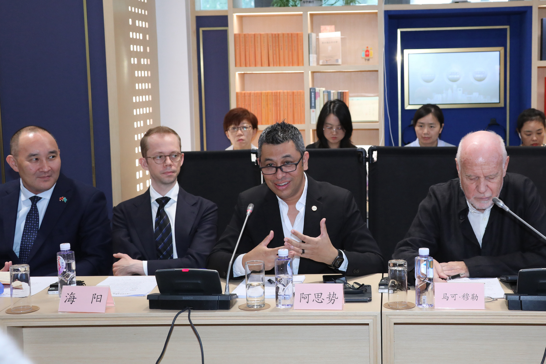 2024年9月23日，外籍友好人士畅谈如何更好推进上海工业博物馆建设 金松摄