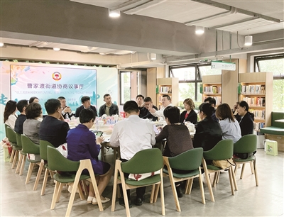 4月23日，“以上美影618园区回归为契机，打造万航渡路沿线‘国潮范’样板间”协商议事厅活动现场 顾晓红 摄