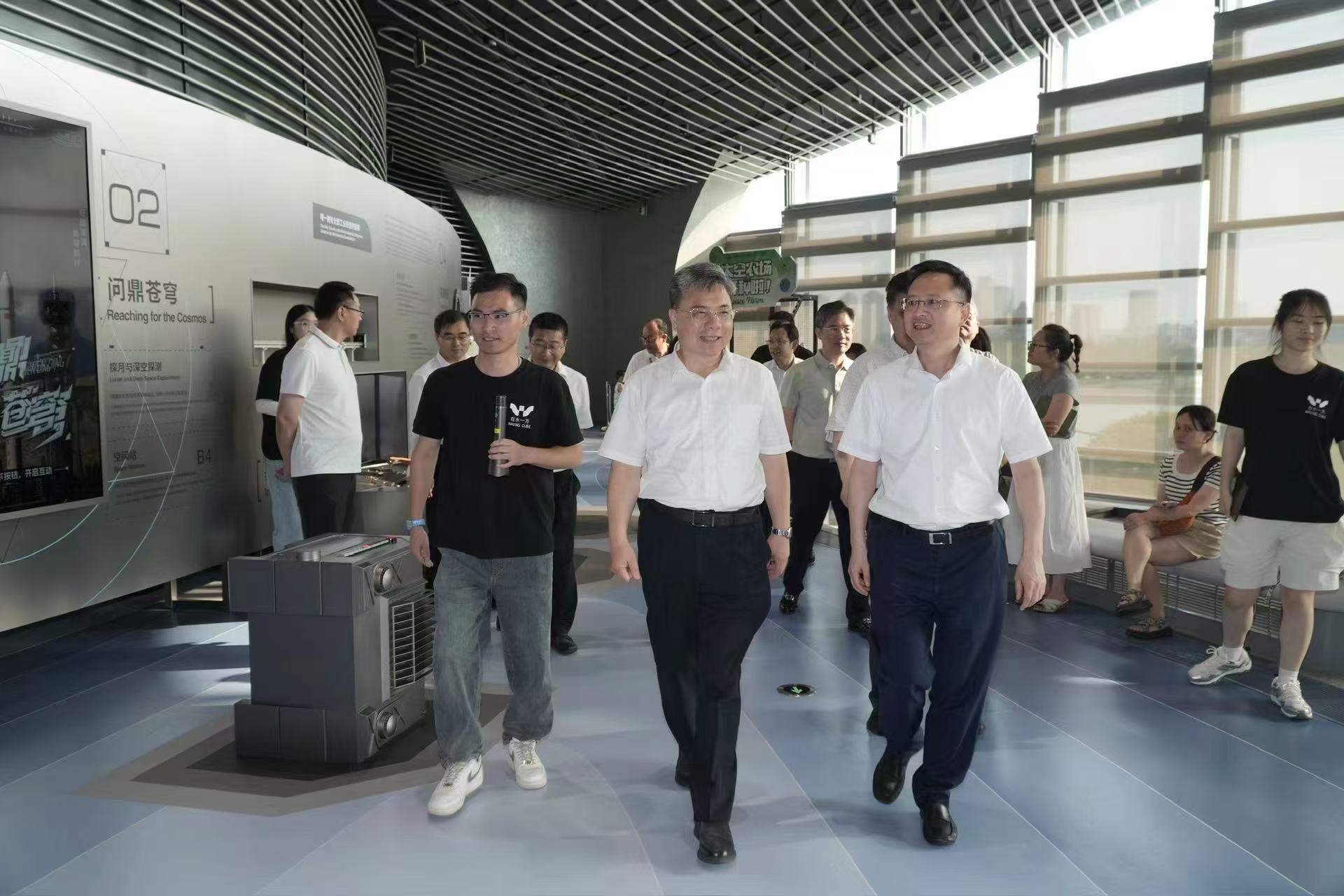调研“在水一方”科幻馆及“三体•未来学院”娱乐空间