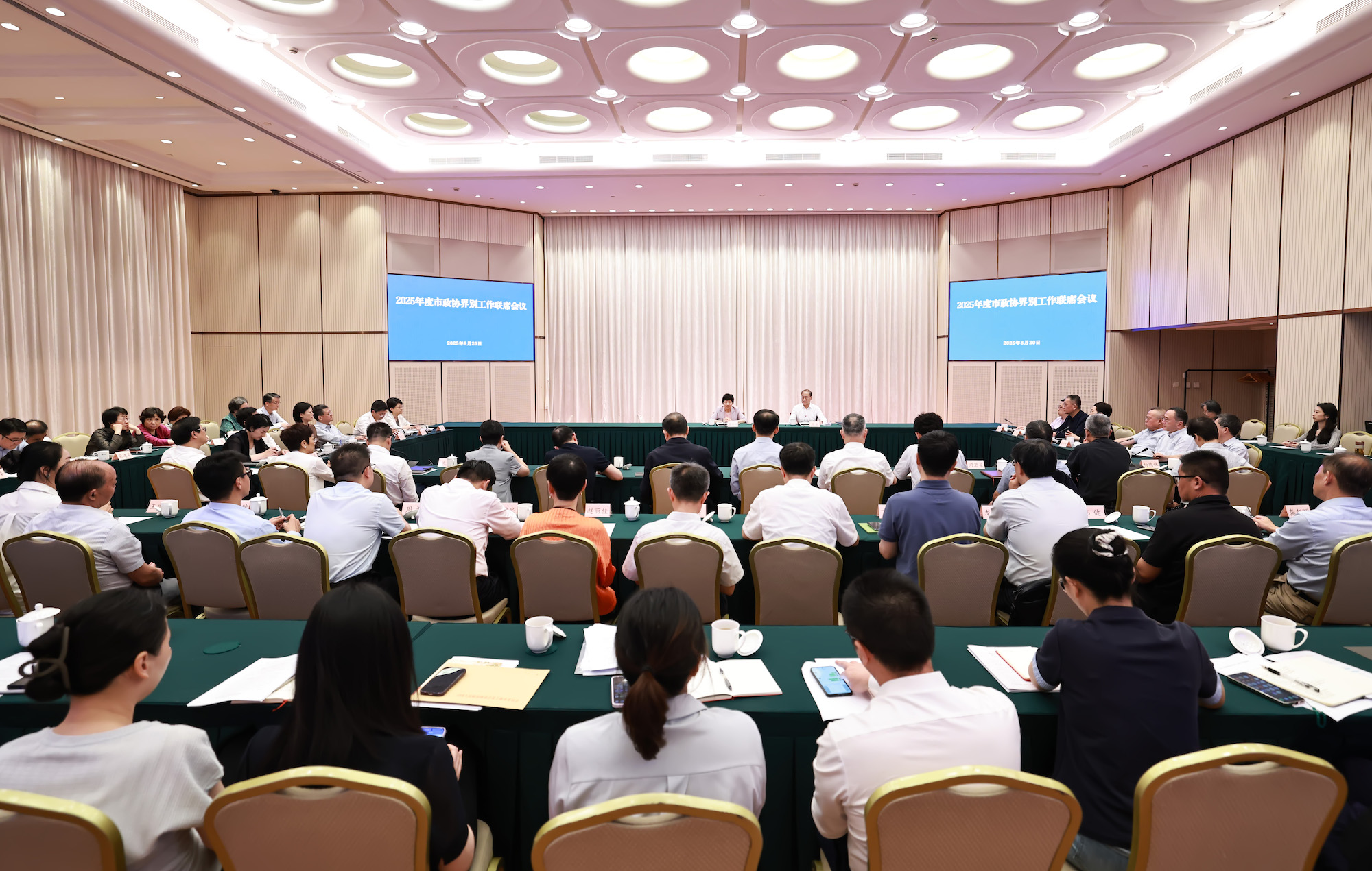 会议现场 张昊摄