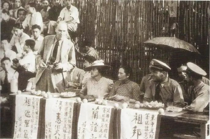 1943年河南发生特大灾荒,宋庆龄在重庆发起国际足球义赛