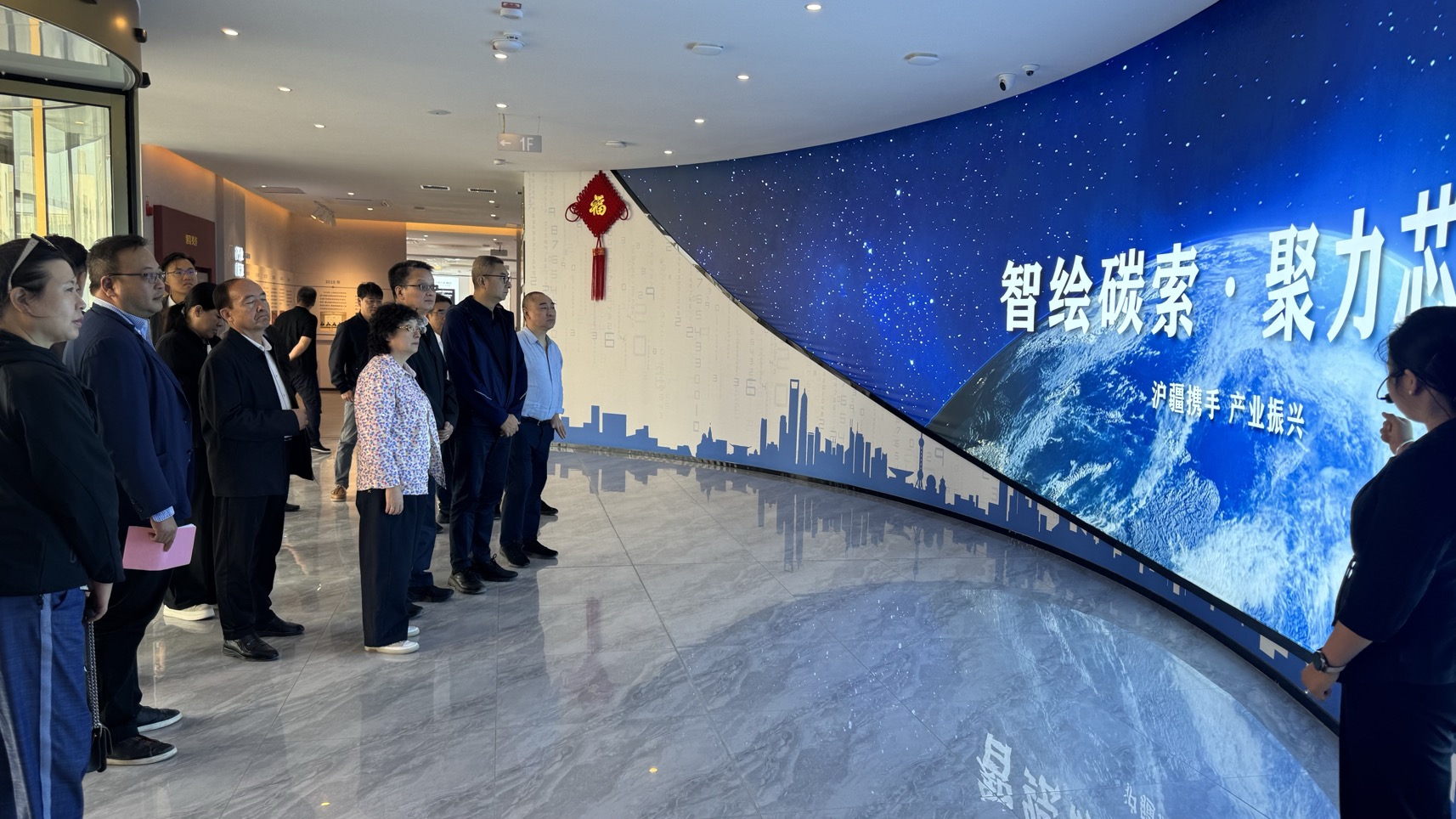 考察团一行赴碳索芯材科技有限公司调研