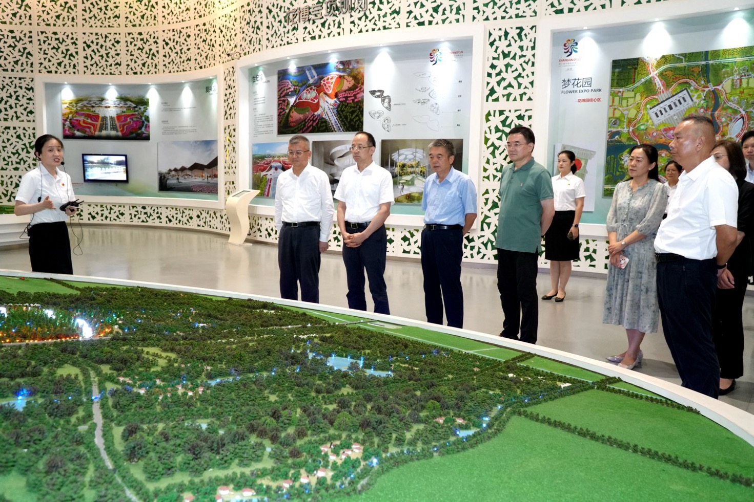 参观学习崇明规划展示馆