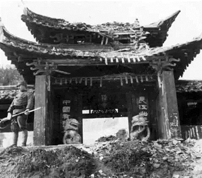 被日军焚毁的焦山定慧寺大门