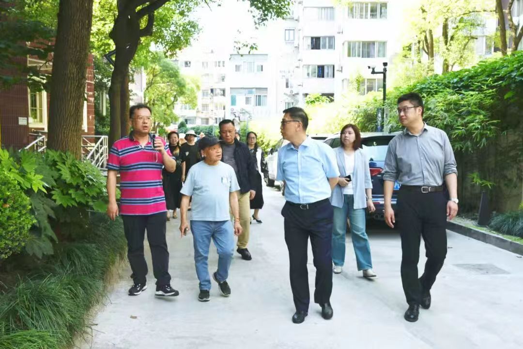 政协委员实地调研江南世纪新苑