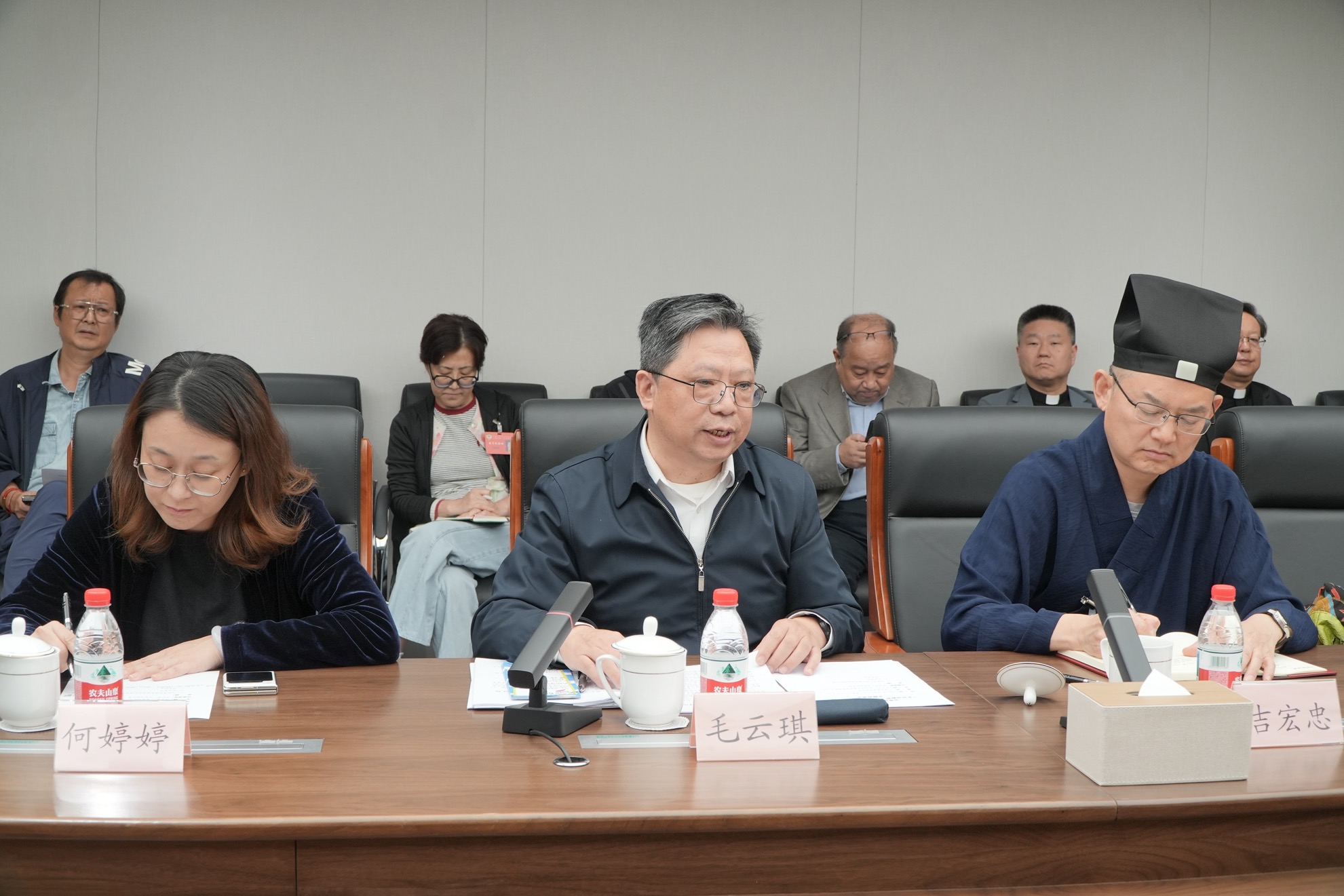 介绍本市宗教界“双通”人才培养情况