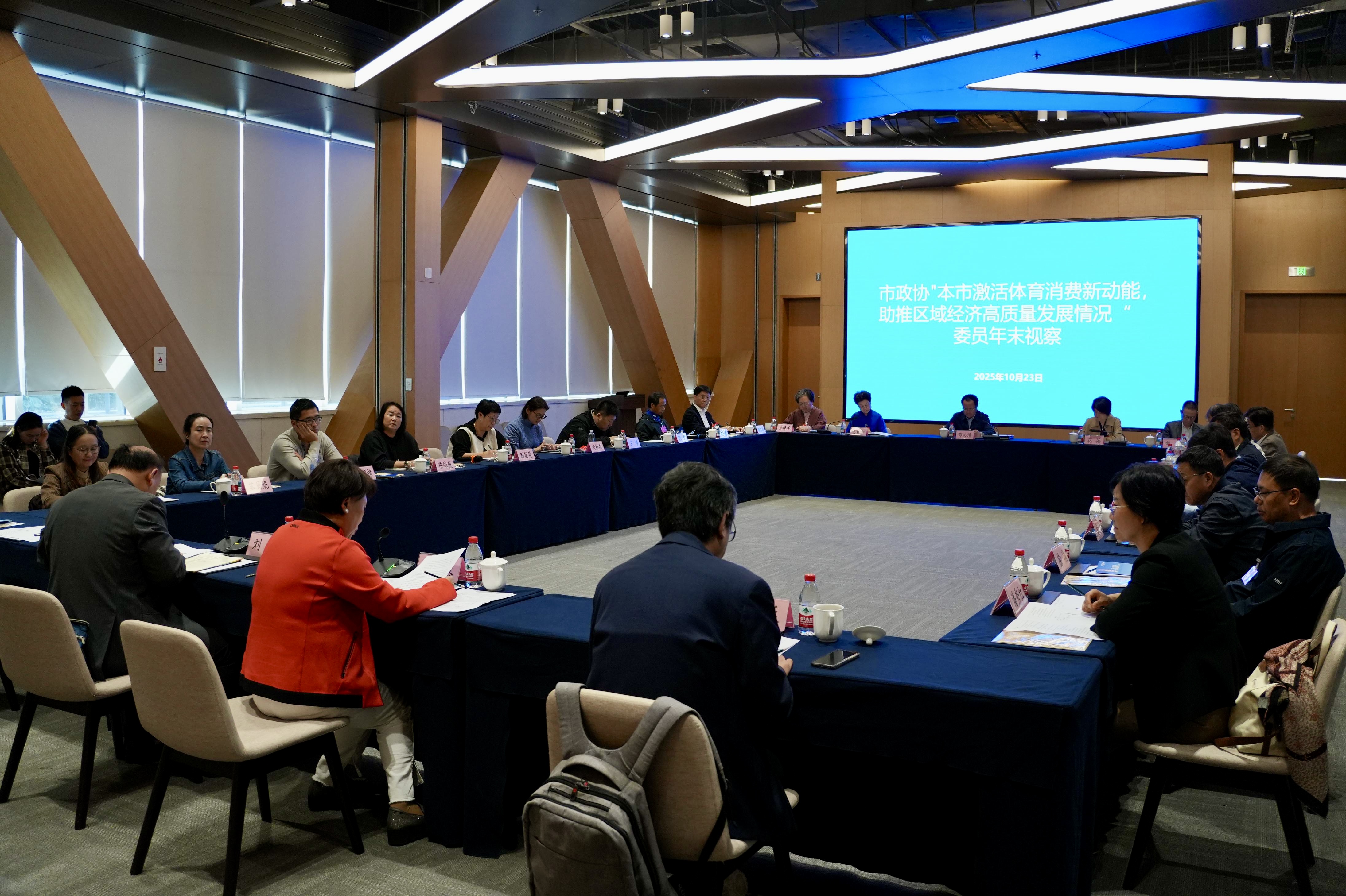 座谈会现场 张昊 摄