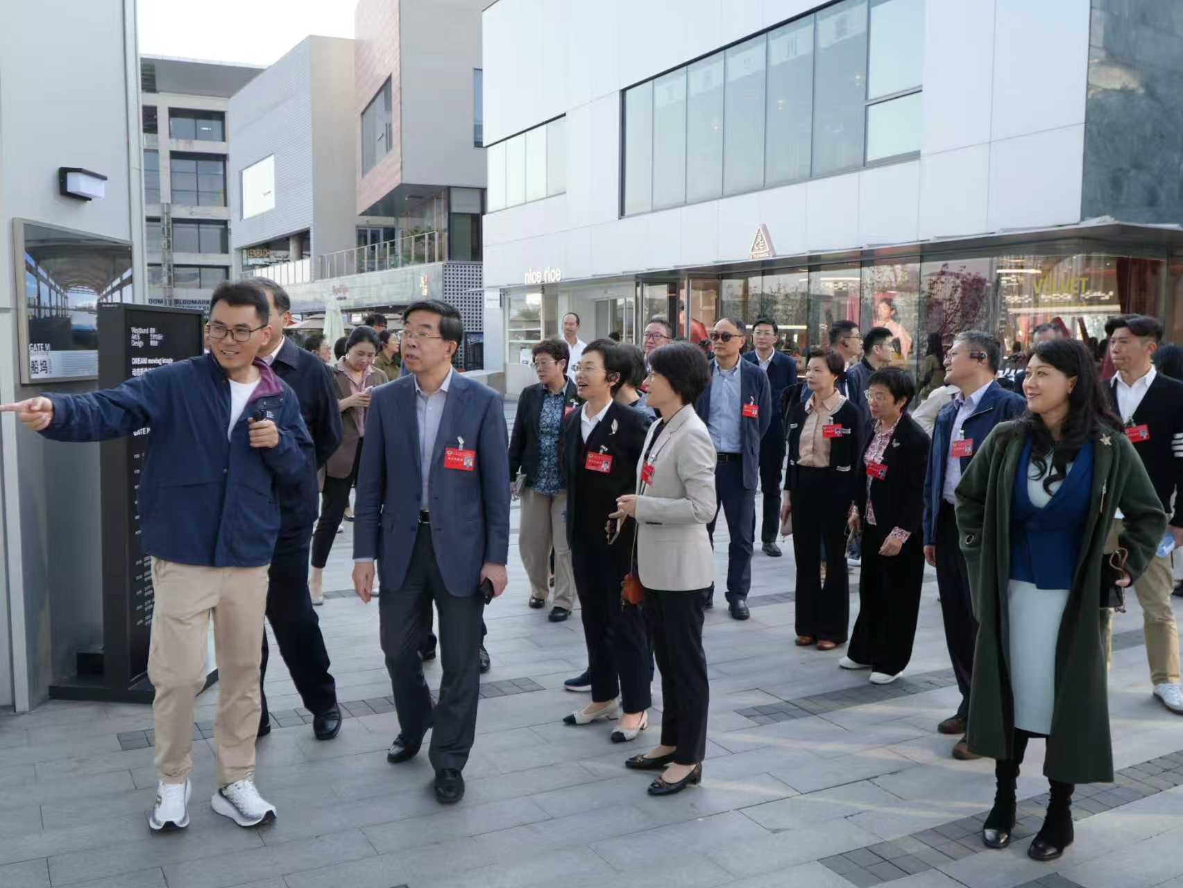 实地考察新型消费场所