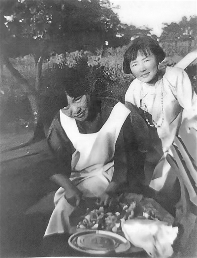 冰心与林徽因（后）合影