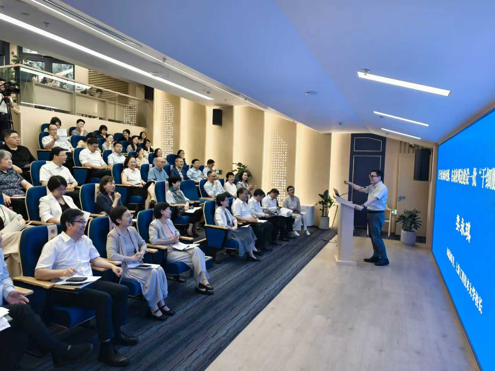 娄永琪在市政协优秀提案分享会上发言 &nbsp;刘子烨 摄