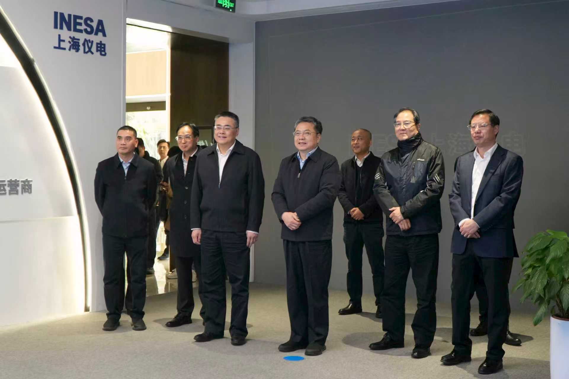 参观上海仪电企业展厅