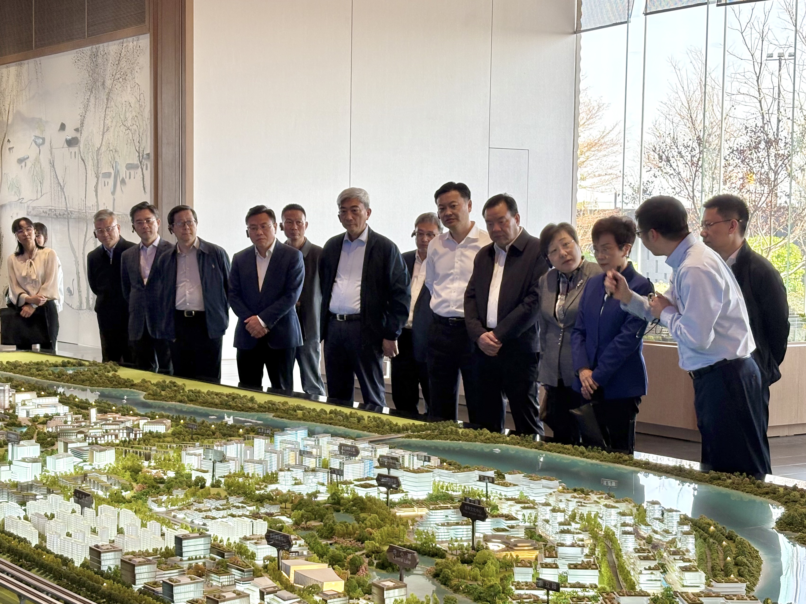 3月25日，上海市政协界别地区工委和特邀界别组织政协委员赴青浦开展学习考察活动