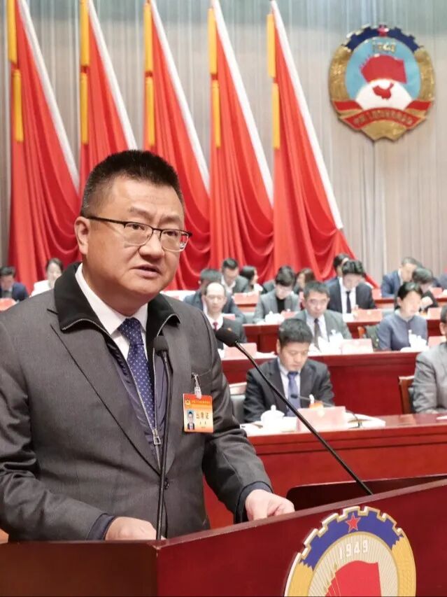 王 华<BR/>代表民建宝山区委作“关于宝山区提升科技成果转化效能的建议”的大会发言