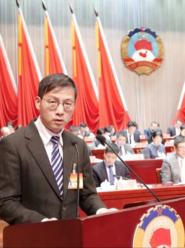 孙云鹏<BR/>代表民进宝山区委作“关于打造二次元经济增长极的建议”的大会发言