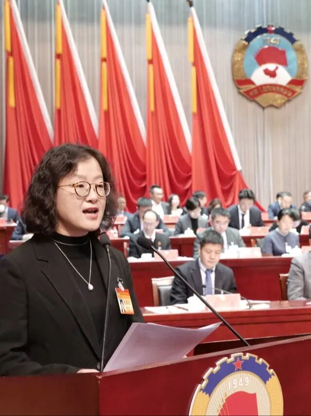 杨方芳<BR/>代表致公党宝山区总支作“关于宝山区进一步锻造科创人才队伍的建议”的大会发言