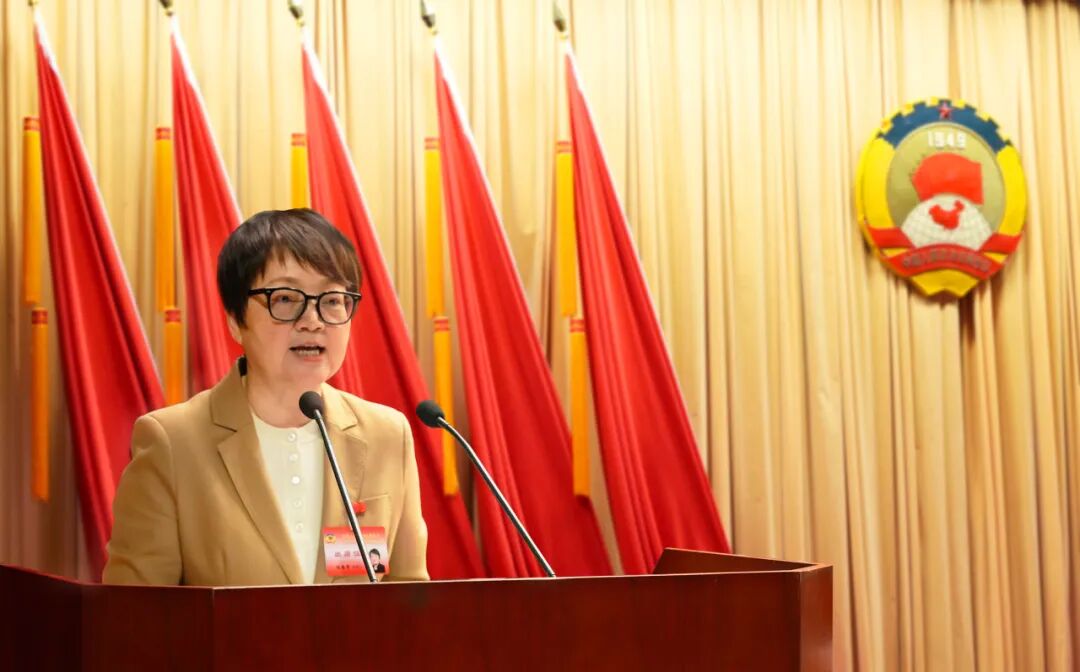 杭春芳作工作报告