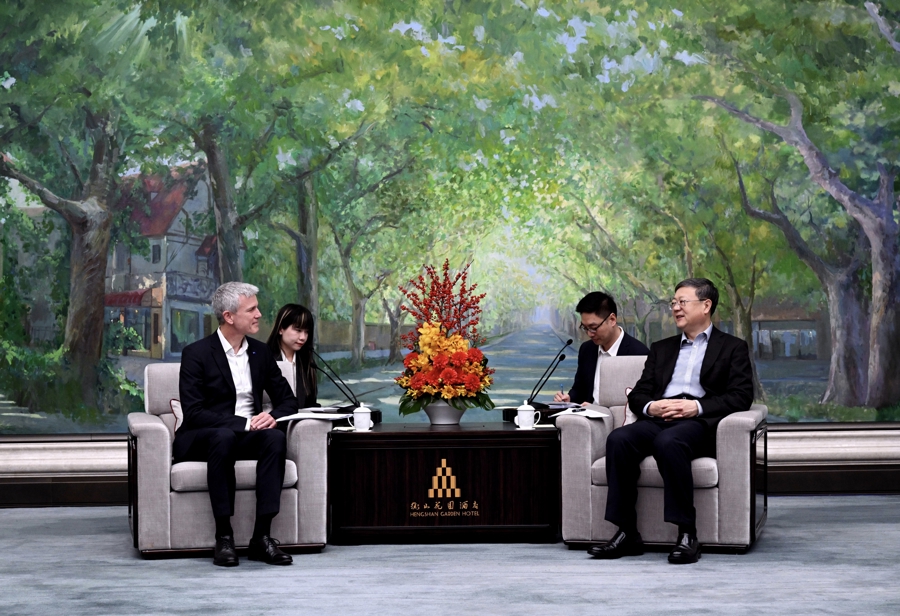 会见蔡司集团总裁兼首席执行官裴安德