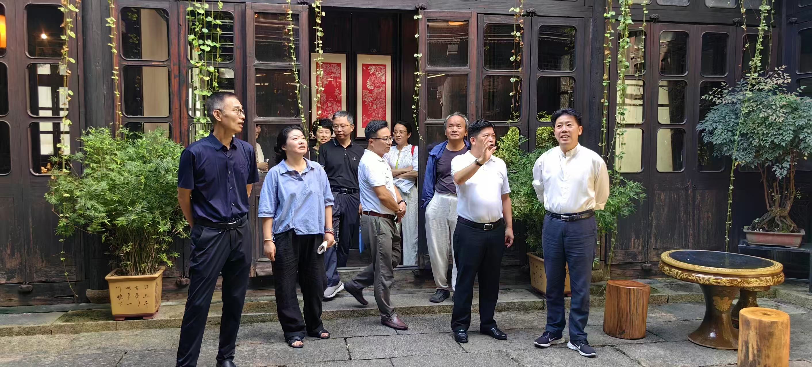 2025年8月29日，松江区政协委员调研仓城历史文化风貌区