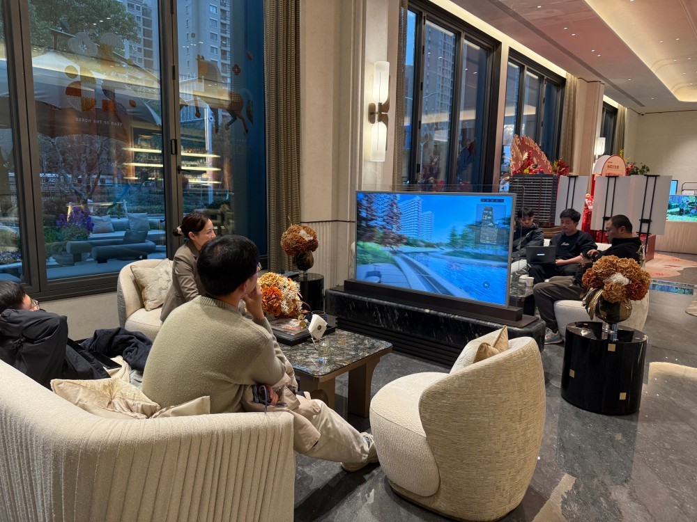 2月25日下午，上海楼市“新七条”政策发布后，位于上海嘉定区南翔镇的大华星屿楼盘迎来客户。本文图片均为澎湃新闻记者 陈斯斯 摄