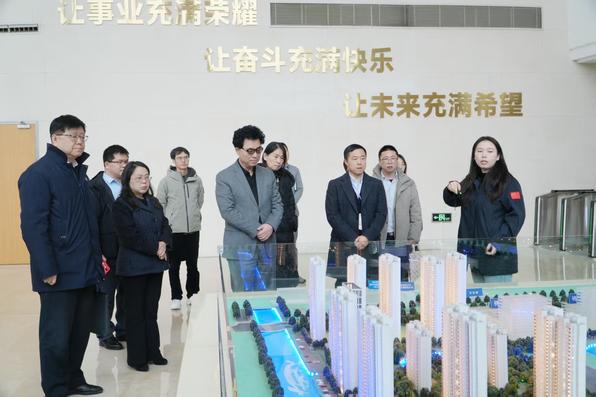 参观中国航发商发沙盘