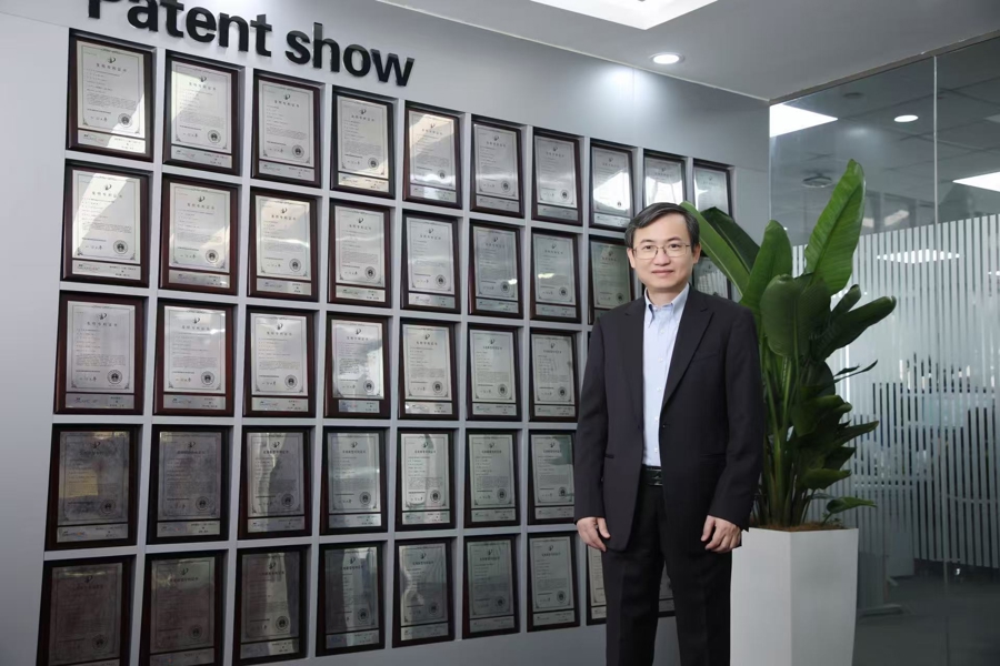 全国政协委员、格科微电子(上海)有限公司董事长兼首席执行官赵立新。受访者供图