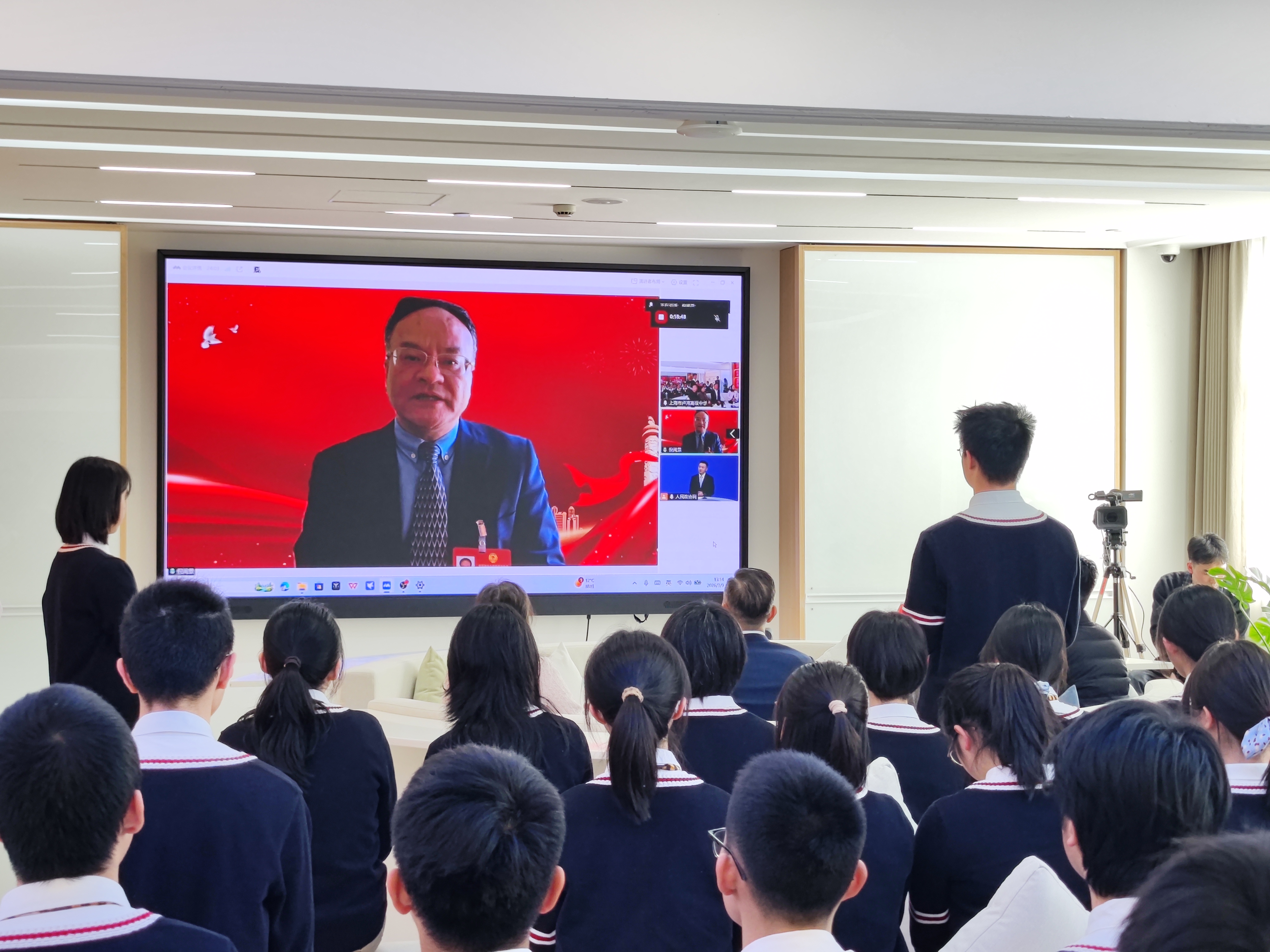 倪闽景与学生互动交流