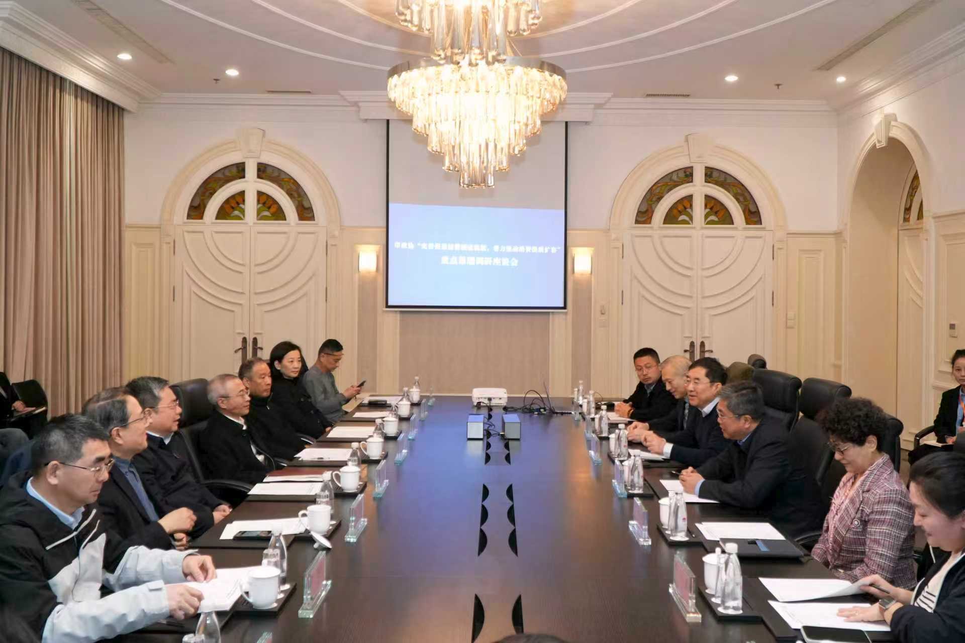 座谈会现场 施丹璐 摄